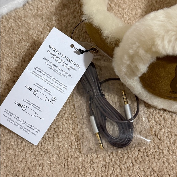 UGG Cream Wired Earmuffs - Picture 3 of 4